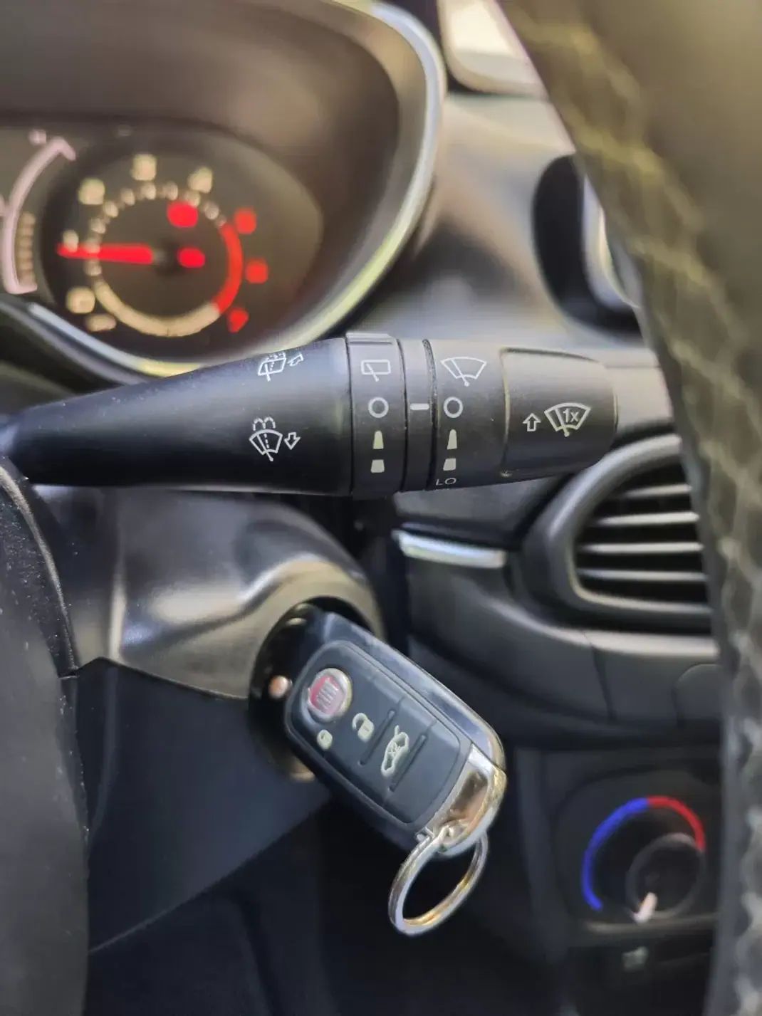 Fiat Tipo Station Wagon 2019 - 10780 EUR, 103800 km - AUTO.MOTO.pt - 103800km - foto 32 de 38