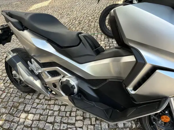 Honda Forza 2022 - 8250 EUR, 37616 km - AUTO.MOTO.pt - 37616km - foto 6 de 14