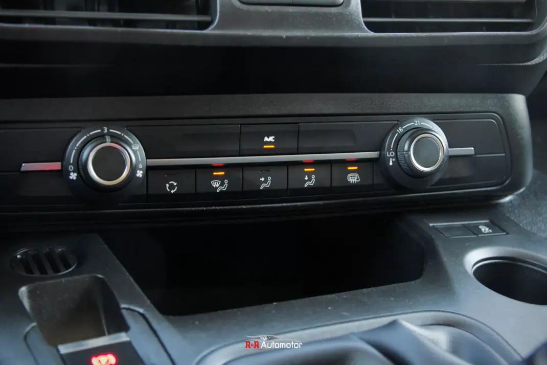 Peugeot Partner 1.5 BlueHDI Pro Longa 3L 2021 - 14750 EUR, 113000 km - AUTO.MOTO.pt - 113000km - foto 18 de 22