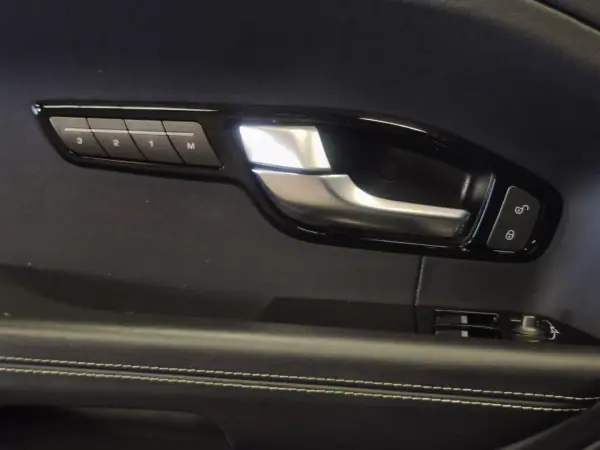 Land Rover Range Rover Evoque 2015 - 20990 EUR, 167316 km - AUTO.MOTO.pt - 167316km - foto 20 de 31