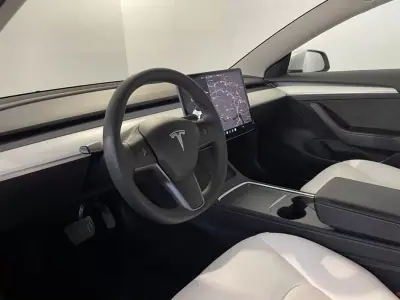 Tesla Model 3 2023 - 29750 EUR, 68000 km - AUTO.MOTO.pt - 68000km - foto 12 de 44