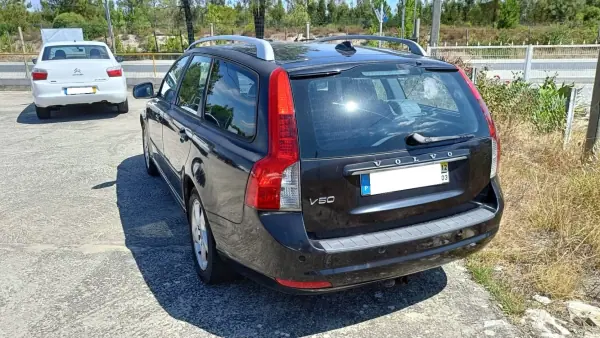Volvo V50 2012 - 4950 EUR, 192000 km - AUTO.MOTO.pt - 192000km - foto 4 de 10