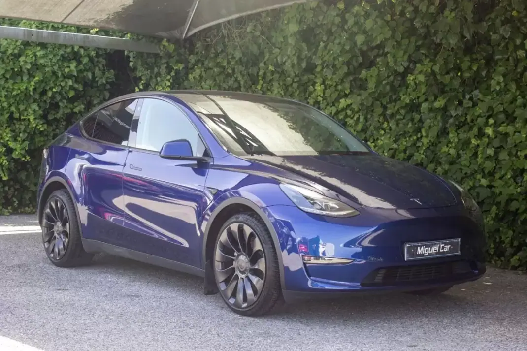 Tesla Model Y 2021 - 32500 EUR, 97400 km - AUTO.MOTO.pt - 97400km - foto 1 de 17