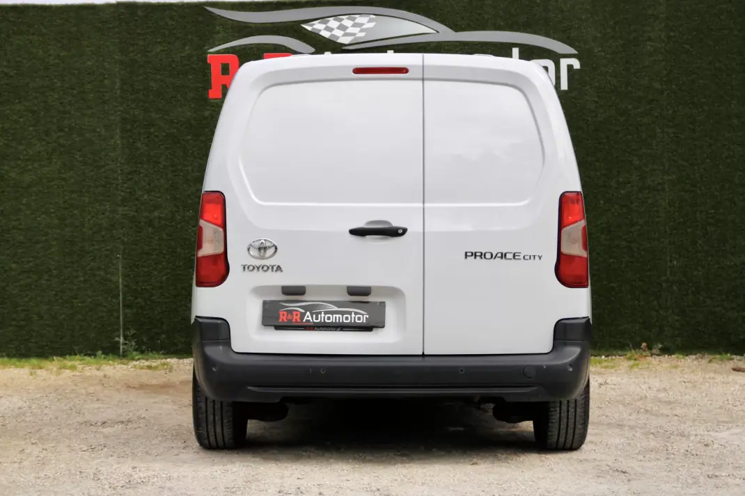 Toyota Proace City 1.5D L1 Comfort IVA DEDUTÍVEL 2022 - 14400 EUR, 159000 km - AUTO.MOTO.pt - 159000km - foto 9 de 26