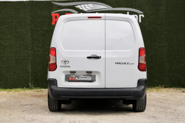 Toyota Proace City 1.5D L1 Comfort IVA DEDUTÍVEL 2022 - 14400 EUR, 159000 km - AUTO.MOTO.pt - 159000km - foto 9 de 26