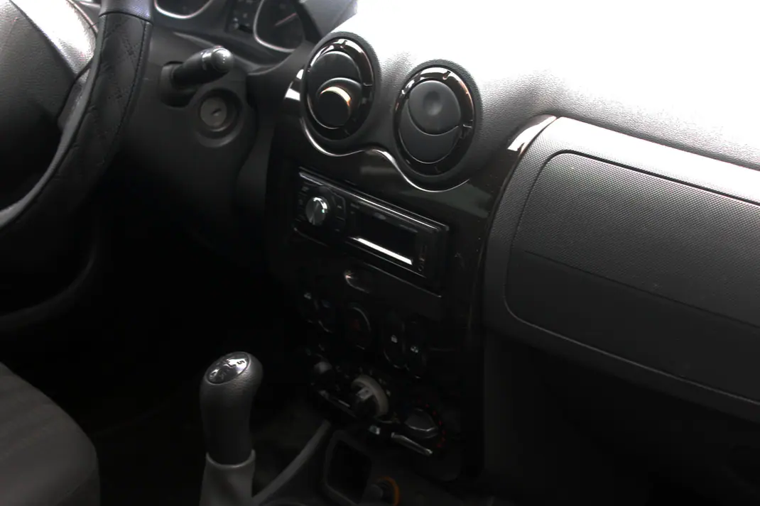 Dacia Duster 2010 - 6250 EUR, 155000 km - AUTO.MOTO.pt - 155000km - foto 8 de 24