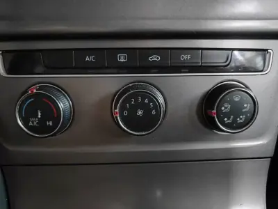 Volkswagen Golf 2013 - 10750 EUR, 198000 km - AUTO.MOTO.pt - 198000km - foto 28 de 34