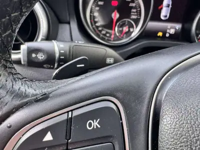 Mercedes-Benz CLA 180 2018 - 21500 EUR, 179900 km - AUTO.MOTO.pt - 179900km - foto 10 de 25