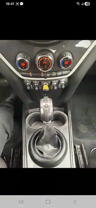 MINI Countryman 2019 - 17950 EUR, 219000 km - AUTO.MOTO.pt - 219000km - foto 12 de 15