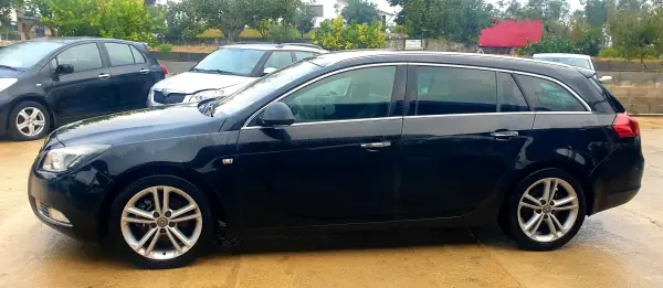 Opel Insignia Sports Tourer 2011 - 6990 EUR, 277793 km - AUTO.MOTO.pt - 277793km - foto 8 de 28
