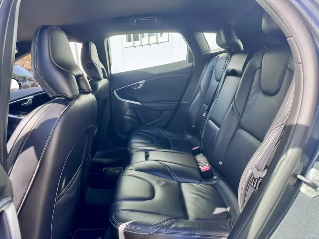 Volvo V40 2014 - 12500 EUR, 191000 km - AUTO.MOTO.pt - 191000km - foto 10 de 25