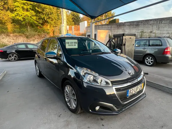 Peugeot 208 2018 - 9490 EUR, 66000 km - AUTO.MOTO.pt - 66000km - foto 2 de 8