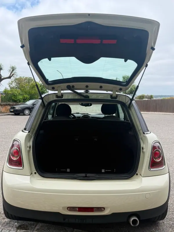 MINI Cooper 2013 - 7100 EUR, 250000 km - AUTO.MOTO.pt - 250000km - foto 5 de 8