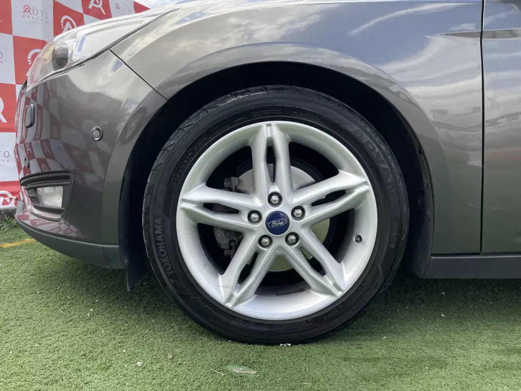 Ford Focus 2017 - 13490 EUR, 150500 km - AUTO.MOTO.pt - 150500km - foto 7 de 22