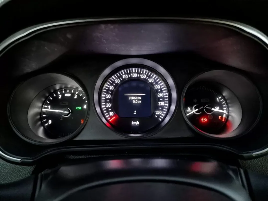 Renault Mégane Sport Tourer 2019 - 15990 EUR, 80068 km - AUTO.MOTO.pt - 80068km - foto 15 de 24