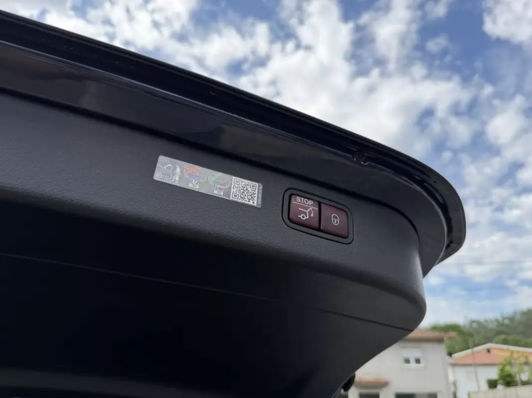 Mercedes-Benz C 300e 2024 - 51500 EUR, 26210 km - AUTO.MOTO.pt - 26210km - foto 22 de 22