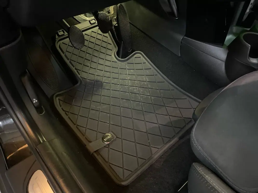 MINI 2019 - 20950 EUR, 82000 km - AUTO.MOTO.pt - 82000km - foto 19 de 20