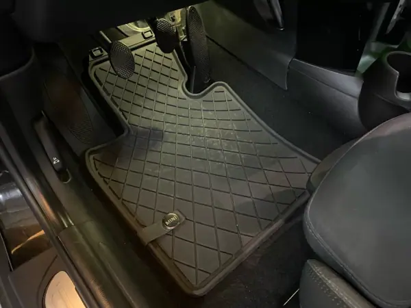MINI 2019 - 20950 EUR, 82000 km - AUTO.MOTO.pt - 82000km - foto 19 de 20