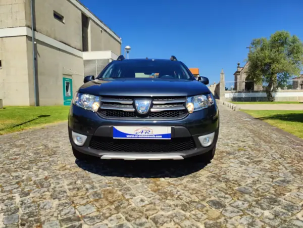 Dacia Sandero 2016 - 8950 EUR, 41927 km - AUTO.MOTO.pt - 41927km - foto 2 de 12