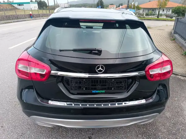 Mercedes-Benz GLA 180 2015 - 22500 EUR, 120000 km - AUTO.MOTO.pt - 120000km - foto 11 de 28