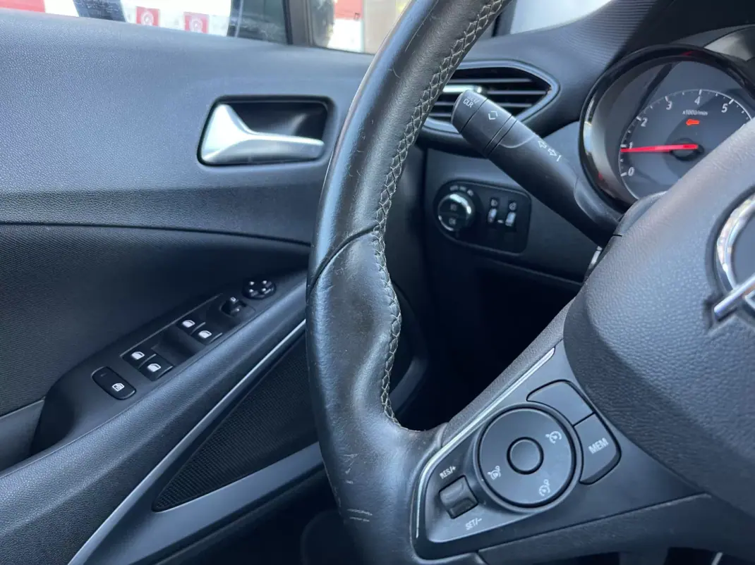 Opel Crossland X 2018 - 11490 EUR, 157660 km - AUTO.MOTO.pt - 157660km - foto 18 de 20