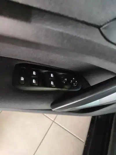 Peugeot 308 2014 - 9350 EUR, 207000 km - AUTO.MOTO.pt - 207000km - foto 21 de 34