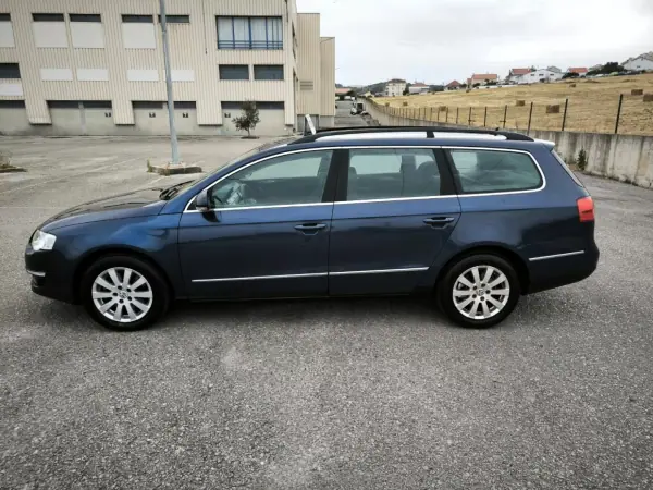 Volkswagen Passat Variant 2006 - 4950 EUR, 196789 km - AUTO.MOTO.pt - 196789km - foto 17 de 50