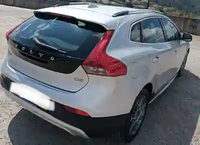 Volvo V40 Cross Country 2016 - 11000 EUR, 220000 km - AUTO.MOTO.pt - 220000km - foto 11 de 13