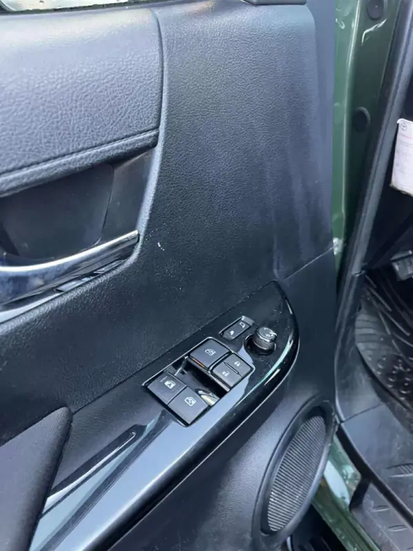Toyota Hilux 2018 - 29750 EUR, 141545 km - 141545km - foto 17 de 17