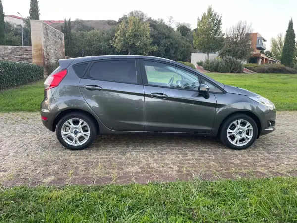 Ford Fiesta 2016 — photo 3 of 12