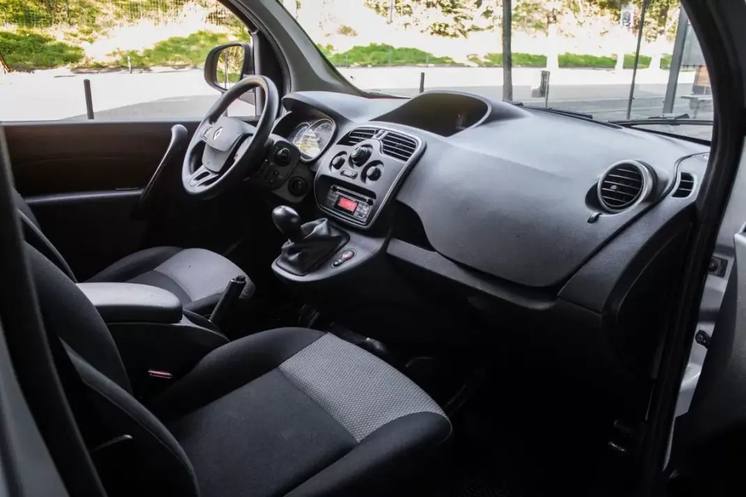 Renault Kangoo E-Tech Confort 2021 - 10900 EUR, 34967 km - AUTO.MOTO.pt - 34967km - foto 26 de 28