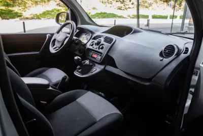 Renault Kangoo E-Tech Confort 2021 - 10900 EUR, 34967 km - AUTO.MOTO.pt - 34967km - foto 26 de 28