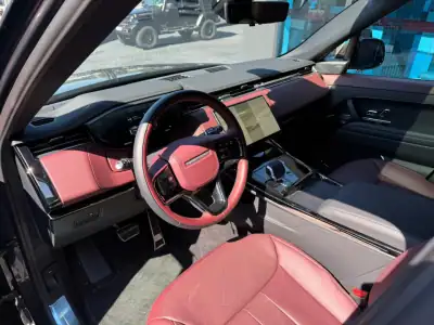 Land Rover Range Rover Sport 2025 - 136000 EUR, 4000 km - AUTO.MOTO.pt - 4000km - foto 9 de 12