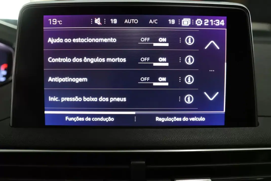 Peugeot 5008 2020 - 23900 EUR, 135783 km - AUTO.MOTO.pt - 135783km - foto 33 de 42