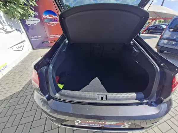 Volkswagen Arteon 2019 - 24750 EUR, 92519 km - AUTO.MOTO.pt - 92519km - foto 16 de 42