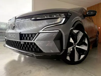 Renault Mégane E-Tech 2023 - 25500 EUR, 58000 km - AUTO.MOTO.pt - 58000km - foto 5 de 121