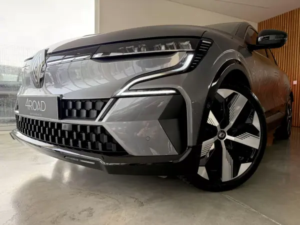 Renault Mégane E-Tech 2023 - 25500 EUR, 58000 km - AUTO.MOTO.pt - 58000km - foto 5 de 121