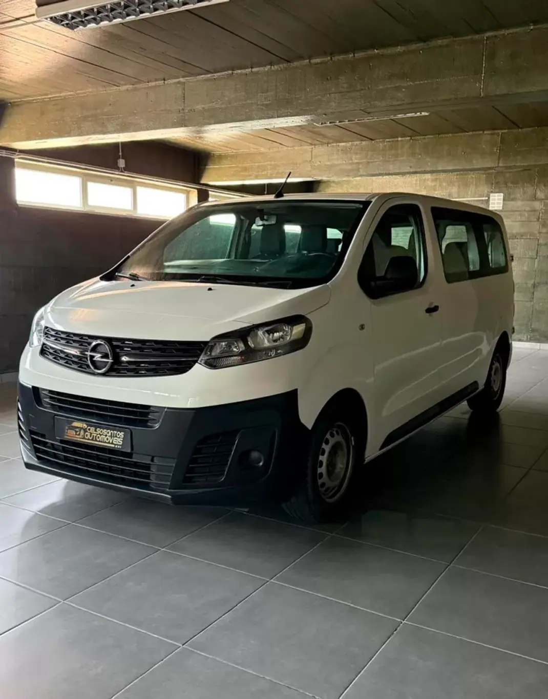 Opel Vivaro 2021 - 26500 EUR, 82650 km - AUTO.MOTO.pt - 82650km - foto 3 de 16