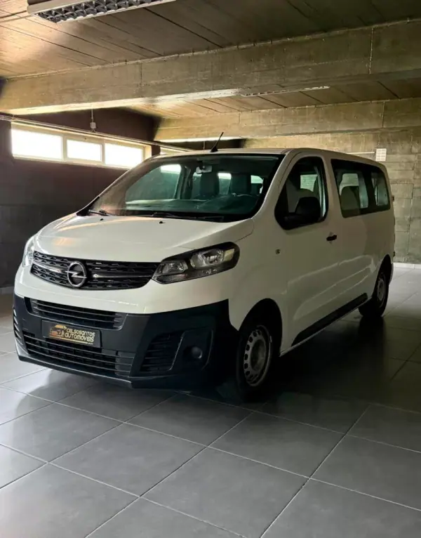 Opel Vivaro 2021 - 26500 EUR, 82650 km - AUTO.MOTO.pt - 82650km - foto 3 de 16