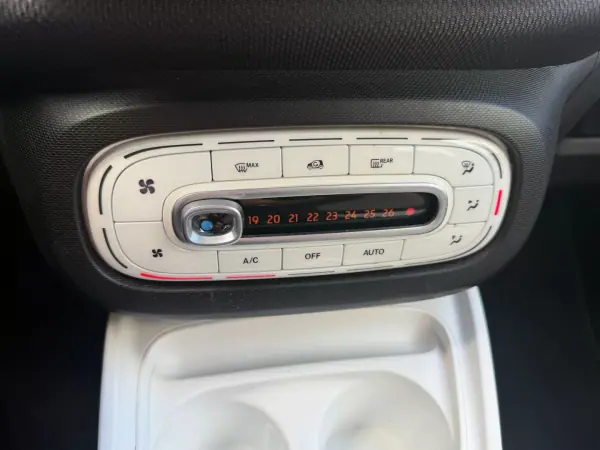 Smart ForFour 2016 - 8900 EUR, 103445 km - 103445km - foto 6 de 11