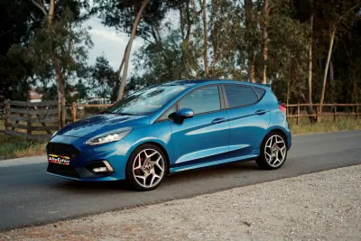 Ford Fiesta 2019 - 19900 EUR, 89800 km - AUTO.MOTO.pt - 89800km - foto 5 de 11