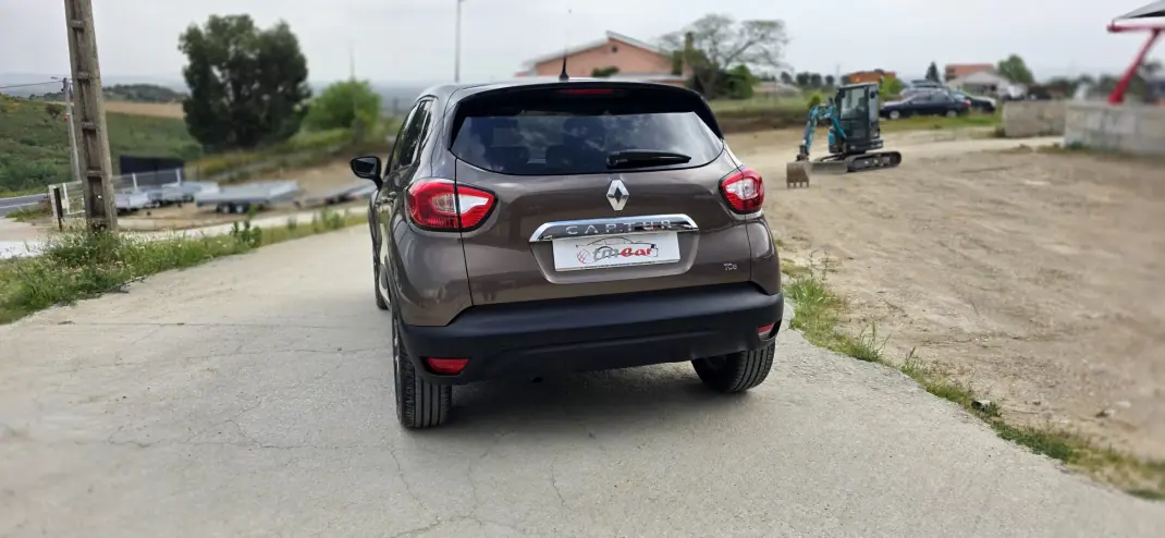 Renault Captur 2013 - 10900 EUR, 11800 km - AUTO.MOTO.pt - 11800km - foto 4 de 12