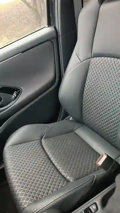 Toyota Yaris 2024 - 28000 EUR, 7870 km - AUTO.MOTO.pt - 7870km - foto 5 de 7