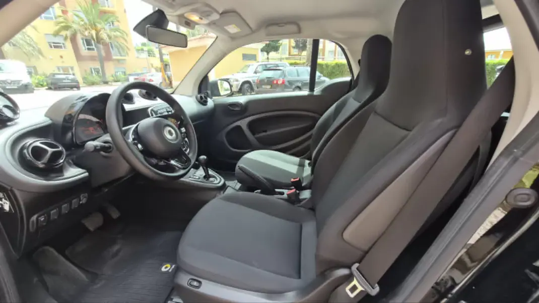 Smart ForTwo Coupé 2023 - 13280 EUR, 15000 km - AUTO.MOTO.pt - 15000km - foto 3 de 11