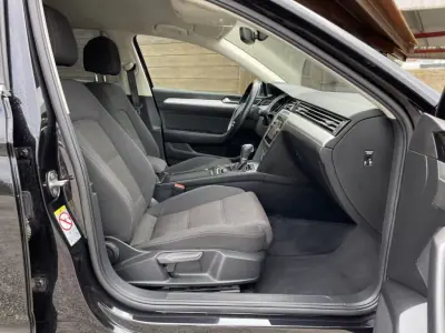 Volkswagen Passat Variant 2018 - 19990 EUR, 177800 km - AUTO.MOTO.pt - 177800km - foto 12 de 19