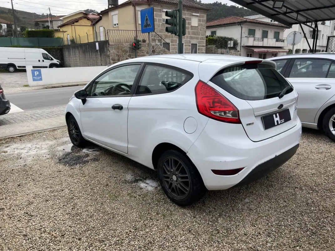 Ford Fiesta 1.4 TDCI 2010 - 4250 EUR, 260000 km - AUTO.MOTO.pt - 260000km - foto 6 de 16