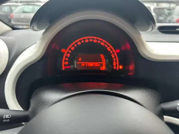 Renault Twingo 2018 - 10500 EUR, 113670 km - AUTO.MOTO.pt - 113670km - foto 11 de 18
