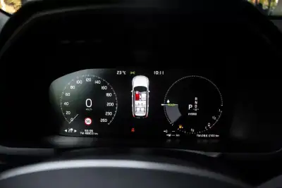 Volvo XC 90 2021 - 48990 EUR, 93199 km - AUTO.MOTO.pt - 93199km - foto 18 de 43