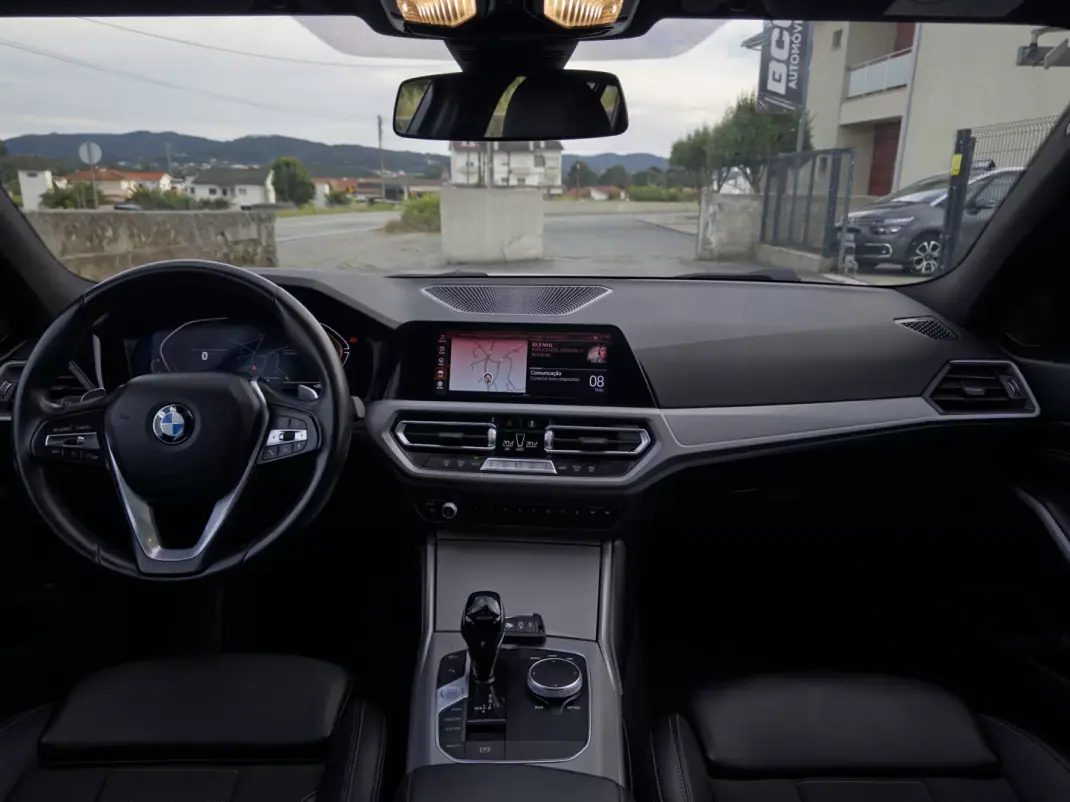 BMW 320 2022 - 29990 EUR, 150000 km - AUTO.MOTO.pt - 150000km - foto 32 de 49