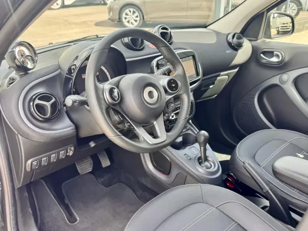 Smart ForFour 2019 - 12990 EUR, 12000 km - 12000km - foto 7 de 17